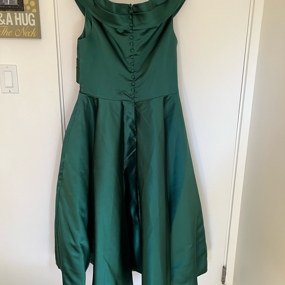 NWT, beautiful green satin retro gown - Picture 4 of 11